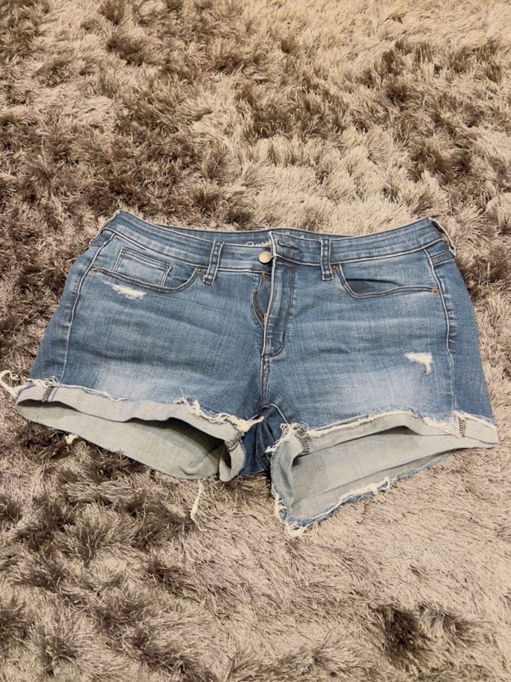Universal Thread Distressed Denim Shorts with Raw Hem Size 10/30